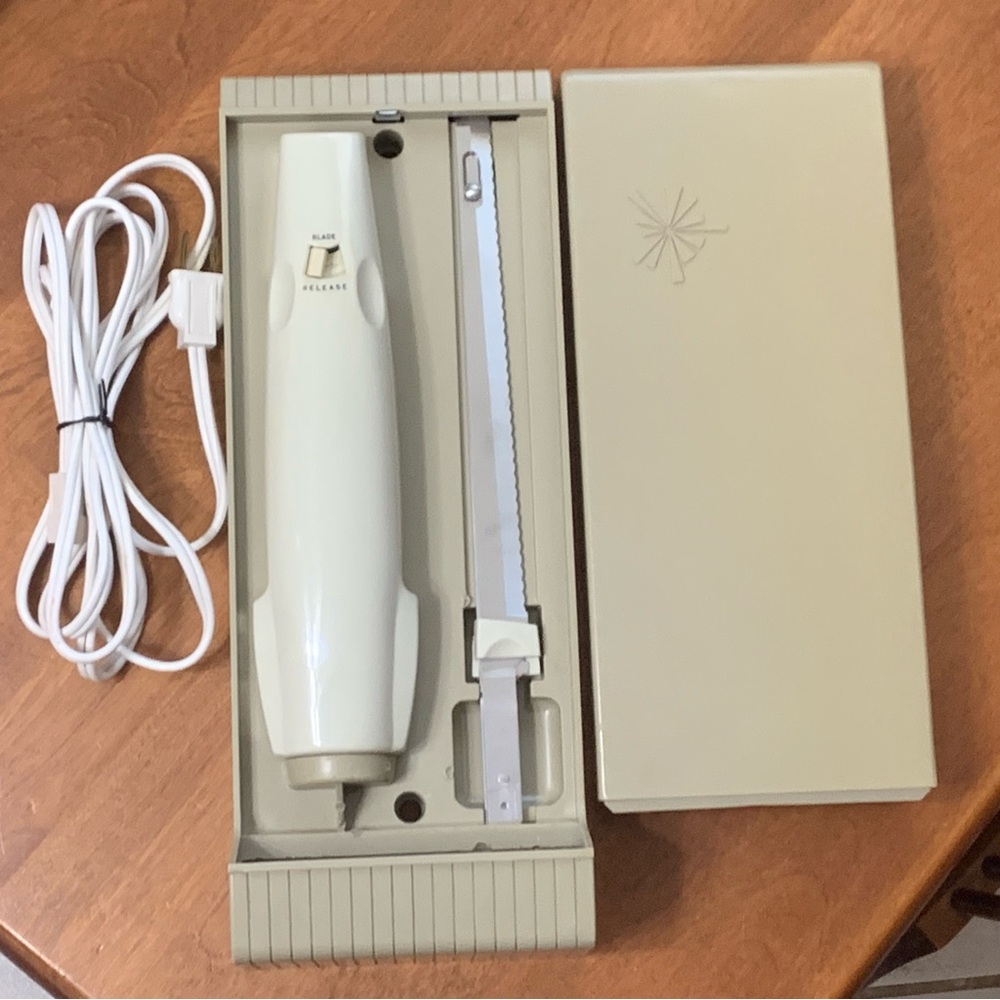 VINTAGE SEARS WALL MOUNTABLE ELECTRIC KNIFE
